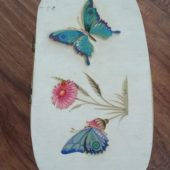 Butterfly and Floral Wooden Woven. Basket Purse Tote - Picture 12 of 15